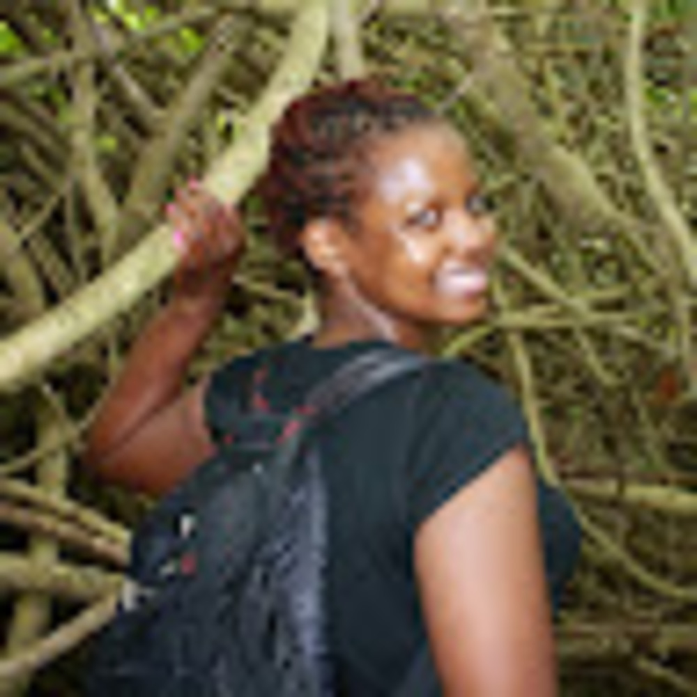 Meet your Posher, Ebonie - Picture 1 of 1